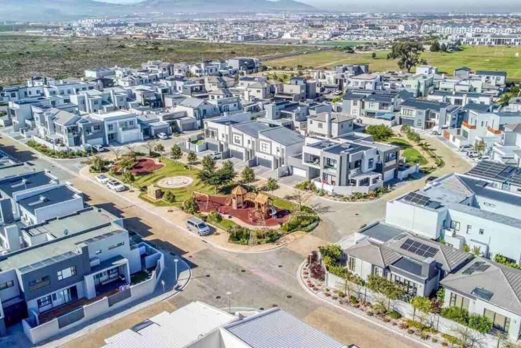 Beautiful With Pool And Pizza Oven * Cape Town