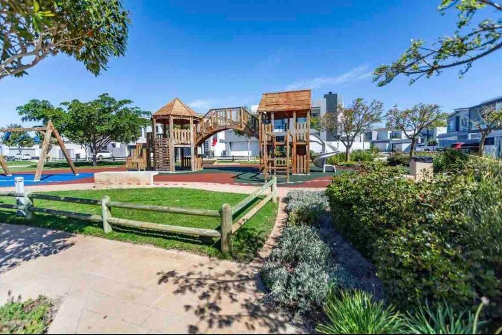 Beautiful With Pool And Pizza Oven Holiday home